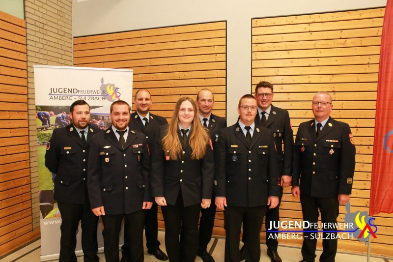 Jugendfeuerwehr ehrt verdiente Personen