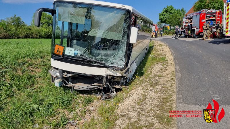 THL 5 | Bus besetzt mit eingeklemmten Personen