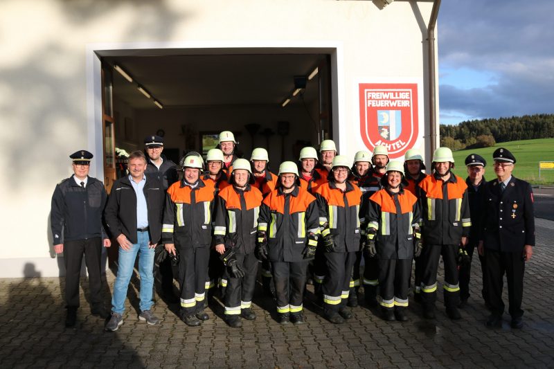 Zwei Gruppen legen Ü40 Abzeichen ab